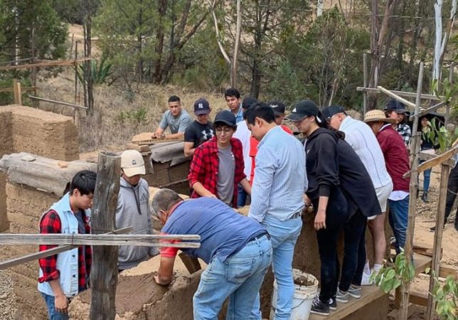 ALUMNOS DE ARQUITECTURA VISITAN EL ESPACIO FORMATIVO DEL PROYECTO SAN ISIDRO EDUCACIÓN PERMANENTE SC